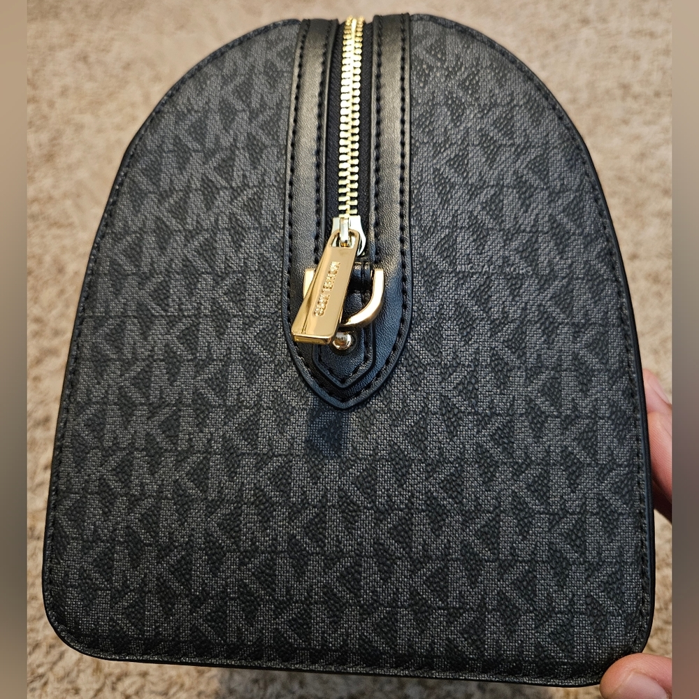 Michael Kors Black Duffle Bag 🖤 - Picture 7 of 16